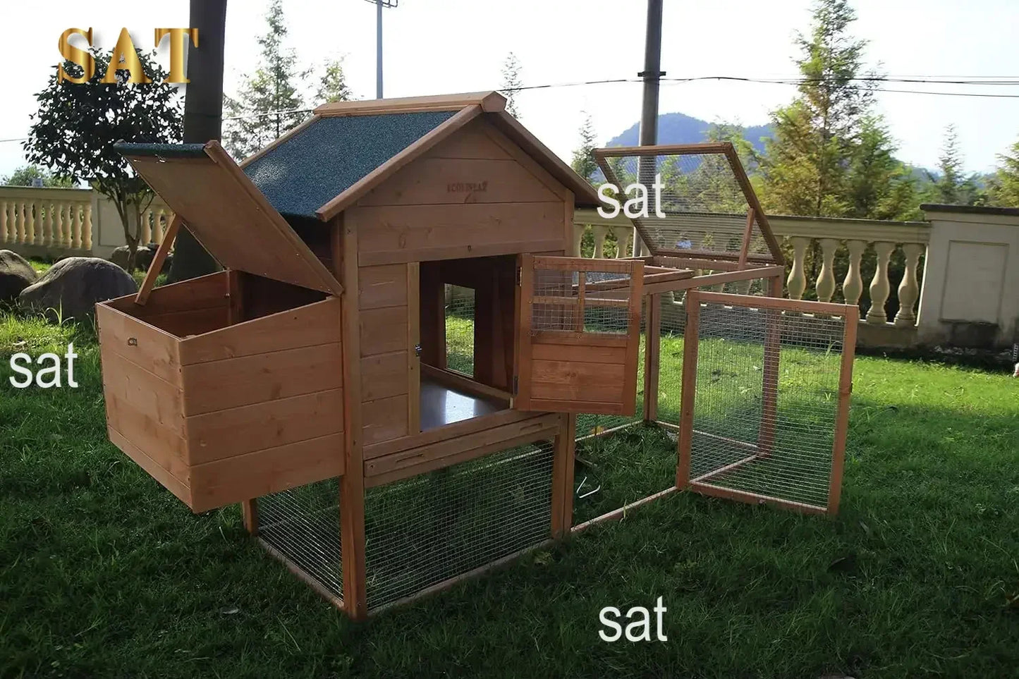Waterproof Wooden Outdoor Hen House for 2–4 Chickens